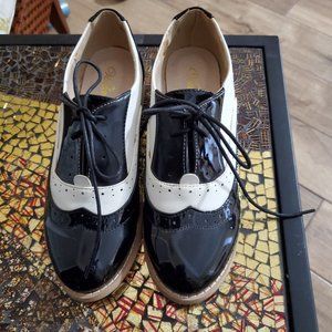 Vodar Black and White Patent Leather Saddle Shoes